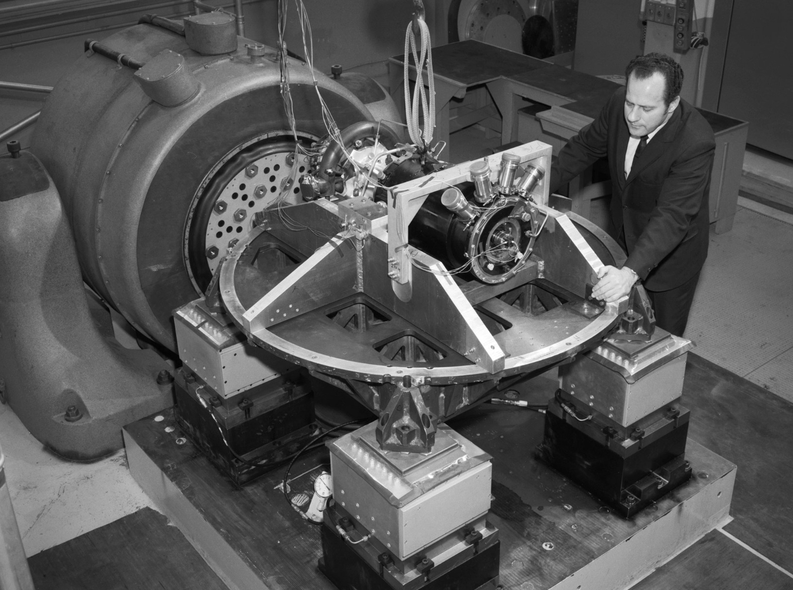 Vibration Test of a SNAP-8 Sodium-Potassium Alloy Pump